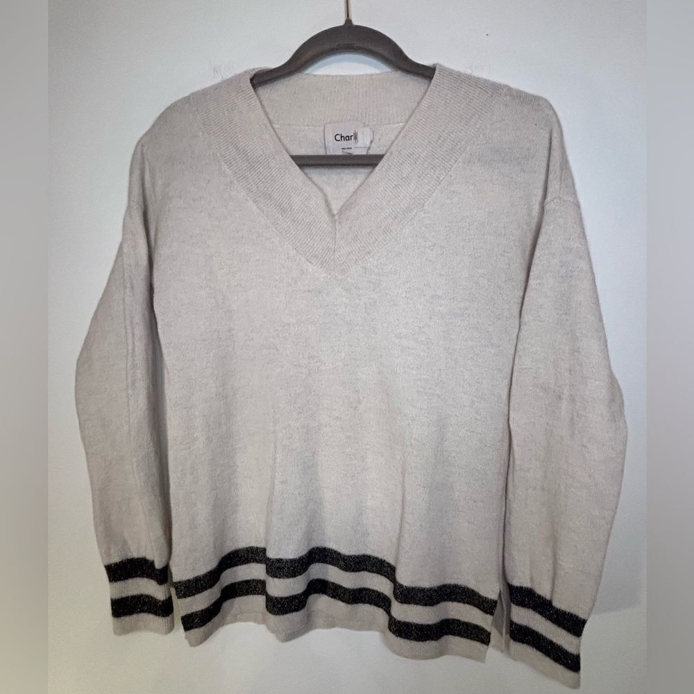 Charli EUC cream/gray metallic striped hem v neck sweater Size XS
